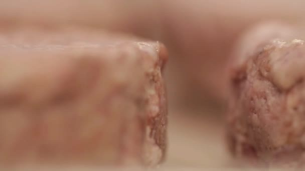 Meat Patty Raw Beef Patty Closure Focus Pull — стоковое видео