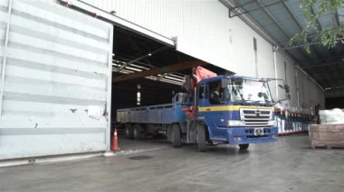 Mavi Kamyon Depo 'dan çıkıyor