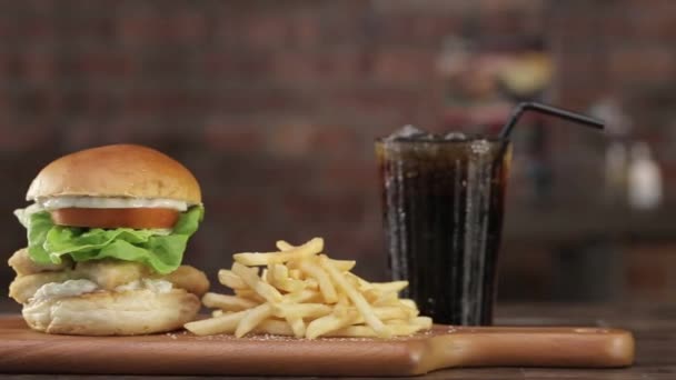 Burger Filet Poisson Avec Affichage Coke Slider Droite Gauche — Video