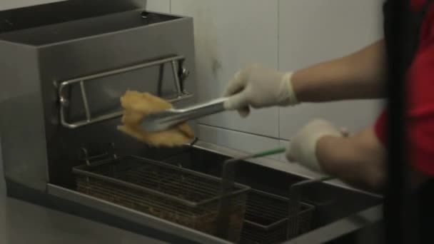 Hambúrguer Filé Peixe Fritando Peixe — Vídeo de Stock