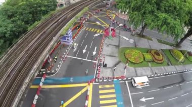 Kuala Lumpur - Malezya - MERDEKA Karesi: Üst Görünüm - Yol ve LRT İzleri - Şehir Manzaraları - Soldan Sağa 4