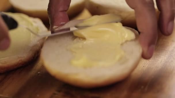 把黄油放在圆形切割带上 靠边角 — 图库视频影像