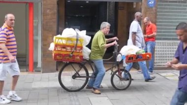 Şehirdeki 2 Kişinin Derlemesi