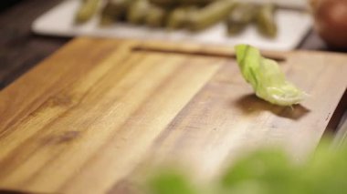 Marul - Marul Yaprakları Tahta Kesme Kurulu 3 'e Düşüyor