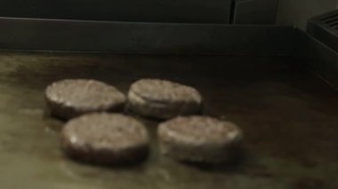 Et Patty - Izgarada Biftek Pastaları - Yan Açı 2