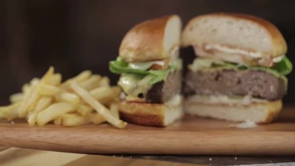 Bárány Sajt Burger Szeletelt Display Slider Moving Away — Stock videók