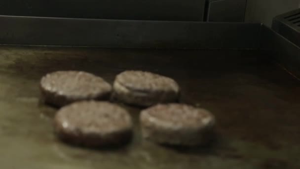 Meat Patty Cooking Beef Paties Gridge Side Angle — стоковое видео