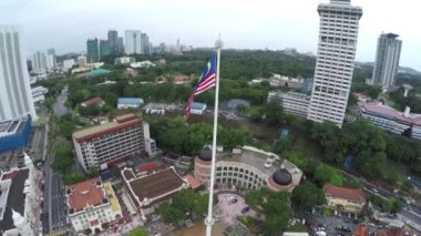 Kuala Lumpur - Malezya - MERDEKA Karesi: Malezya Bayrak Direği - Soldan Sağa Taşıma