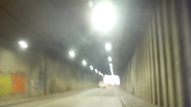 Dentro Uma Unidade Através Túnel Carro Movimento Ângulo Dianteiro — Vídeo de Stock