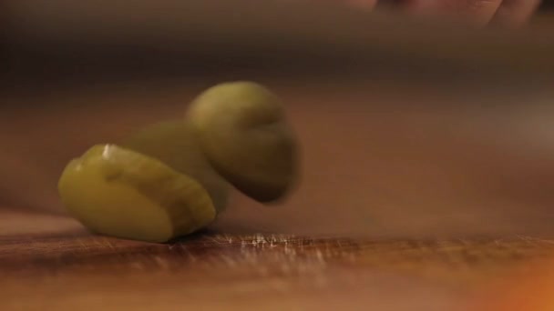 Pickles Close Pickle Snijden Hout Compleet Proces Zijhoek — Stockvideo