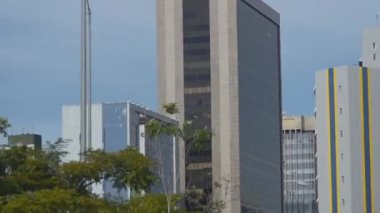 Binaların Skyline 'ı - Bir Arabayla İlerleme - Ön Açı II