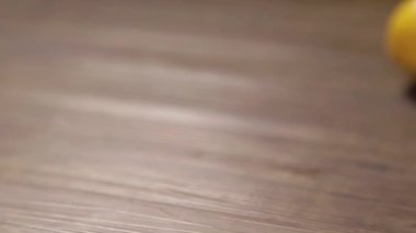 Limonlar - Fincanda Limon Suyu - Kaydırıcı - Soldan Sağa