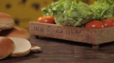 Çörekler - Masada Yuvarlak Taze Çörekler - Kaydırıcı - Sağdan Sola 2