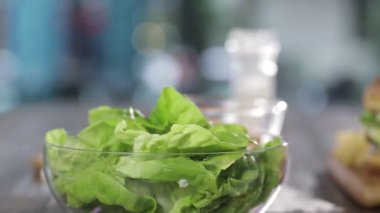 Kuzu Peynirli Burger Görünümü - Kaydırıcı - Soldan Sağa