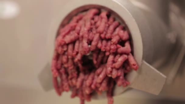 Macinazione Della Carne Carne Macinata Uscita Angolo Anteriore — Video Stock