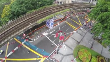 Kuala Lumpur - Malezya - MERDEKA SQUARE: Üst Görünüm - Yol ve LRT İzleri - Şehir Manzaraları - Soldan Sağa Taşınma