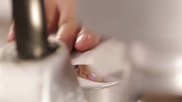 Creación Empanadas Carne Poner Bolas Carne Máquina Para Hacer Empanadas — Vídeo de stock