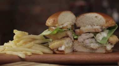 Balık Fileto Burger Dilimlendi - Görüntü - Kaydırıcı - Burger 'den Uzakta