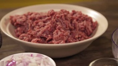 Biftek Patty Biftek İçindekiler Masa Kapanışı - Kaydırıcı Uzaklaşıyor