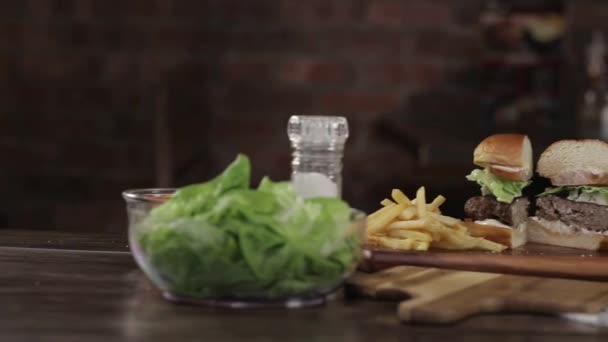 Exibição Hambúrguer Queijo Carne Fatiado Slider Esquerda Para Direita — Vídeo de Stock