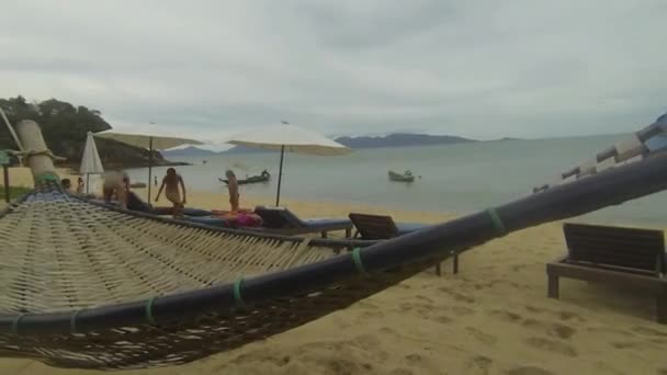 Куала Лумпур Малайзия Азия Timlapse Качели Висящие Пляже Ceup Pan — стоковое видео