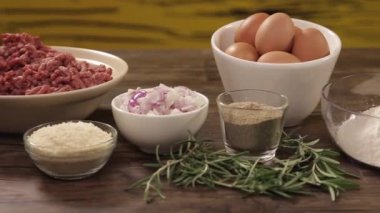 Biftek Patty Masa İçindekiler - Kaydırıcı - Taşınıyor