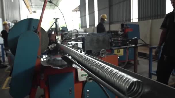 Aluminium Buizen Worden Gesneden Machines Slider Weg Naar — Stockvideo