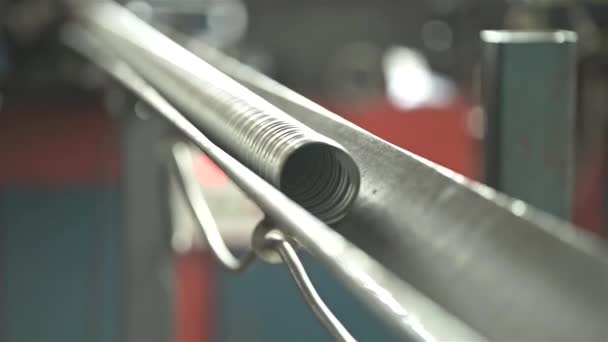 Tubulação Duto Alumínio Circulando Uma Máquina — Vídeo de Stock