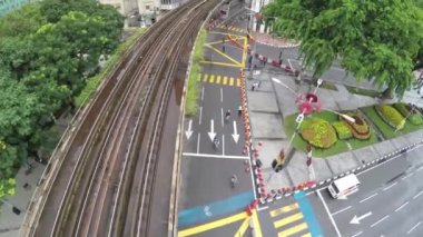 Kuala Lumpur - Malezya - MERDEKA Karesi: Üst Görünüm - Yol ve LRT İzleri - Şehir Manzaraları - Soldan Sağa 2