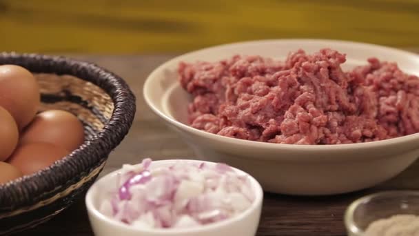 Ingredientes Carne Boi Patty Mesa Fechar Controle Deslizante Direita Para — Vídeo de Stock
