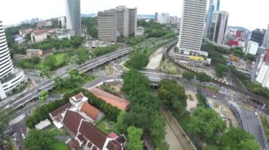 Kuala Lumpur - Malezya - MERDEKA SERDEKA: Şehir Yolları ve Greenry Üzerinde Uçmak