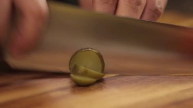 Turşular - Kapat - Tahtada Turşu Kesme - Tamamlama Süreci - Yan Açı