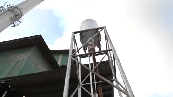 Fumaça Saindo Fábrica Chaminé Pan Direita Para Esquerda — Vídeo de Stock