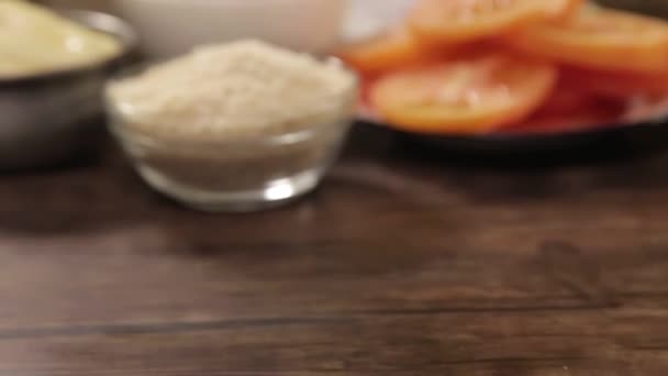 Biftek Patty Çindekiler Ekmek Kasesi Mayonez Beyaz Kasede Kaydırıcı Devam — Stok video