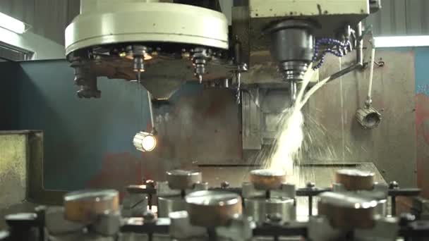 Máquina Que Faz Furo Bloco Metal Redondo — Vídeo de Stock