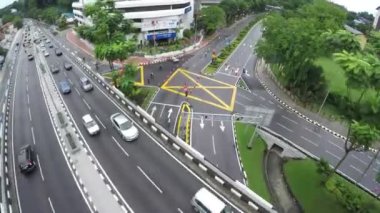 Kuala Lumpur - Malezya - MERDEKA SQUARE: Kuala Lumpur - Yollar ve Otoyollar - Köprünün Üzerinde Uçmak - Yakın çekim