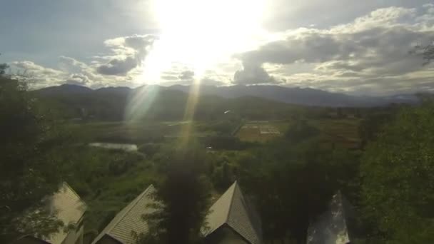 Pai Thailand Azië Timlapse Zon Flakkert Door Wolken Smal Town — Stockvideo