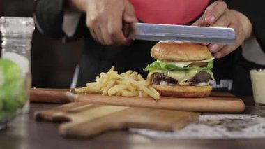 Kesme - Biftek Peynir Burger - Ön