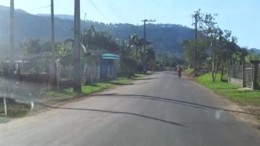 Küçük bir Kasabadan Geçmek - Hiper Hata