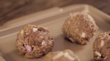 Et Patty Oluşturma - Kağıt Kenarlı Açı Üzerine Biftek Topları Koyma