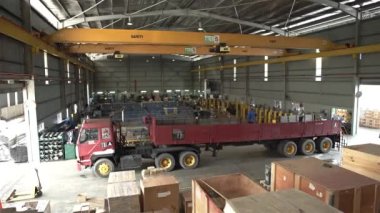 Sarı Turna ve Kırmızı Trollü Depo