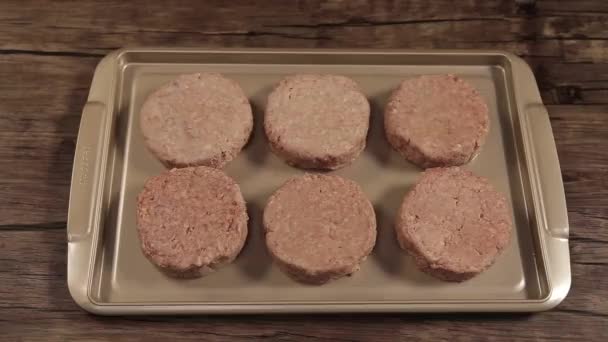 Patty Çiğ Biftek Tepside Görünüyor Zaman Çizelgesi — Stok video