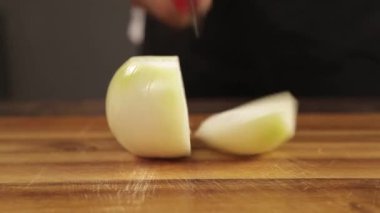 Beyaz Soğanlar - Bıçakla Beyaz Soğan Kesmek - Ön Açı