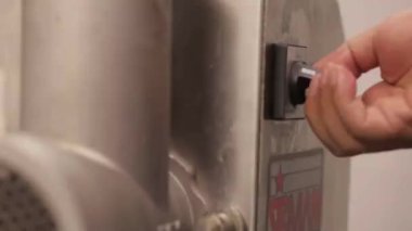 Et Kıyma - Makine Düğmesini Açma