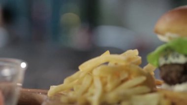 Beef Cheese Burger Görünümü - Kaydırıcı - Soldan Sağa 2