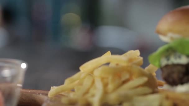 Βόειο Κρέας Burger Display Slider Αριστερά Προς Δεξιά — Αρχείο Βίντεο