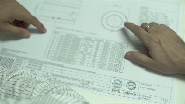Mãos Apontando Para Design Impressão Engenharia — Vídeo de Stock
