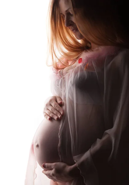 Gravid kvinna i rosa underkläder — Stockfoto