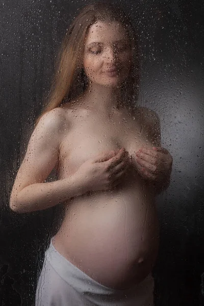 Half-naked pregnant woman — Stock Photo, Image