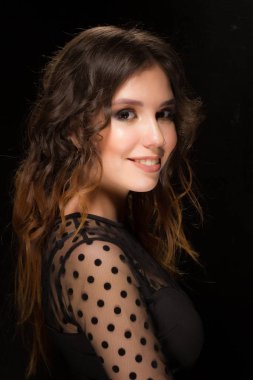 Güzel bir kızın portresi.